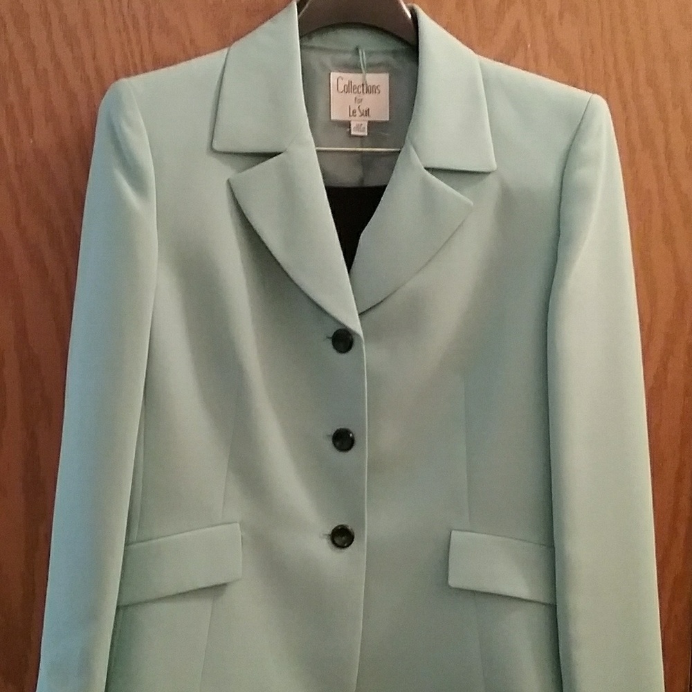 Collections for LeSuit 2PC Career  Skirt Suit